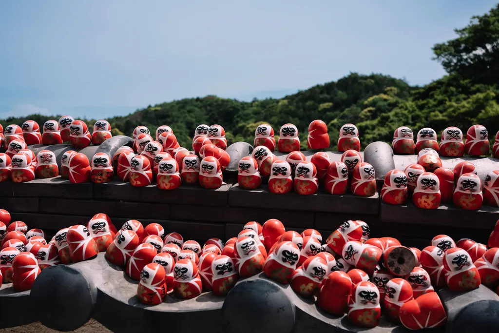 Centenas de daruma no Katsuo-ji